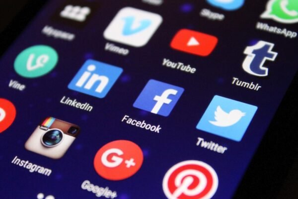 Comunidade vs. Marketing: qual a diferença e como integrá-los para maximizar resultados? empresas que nao sabem lidar com crise nas redes sociais perdem consumidores aponta pesquisa