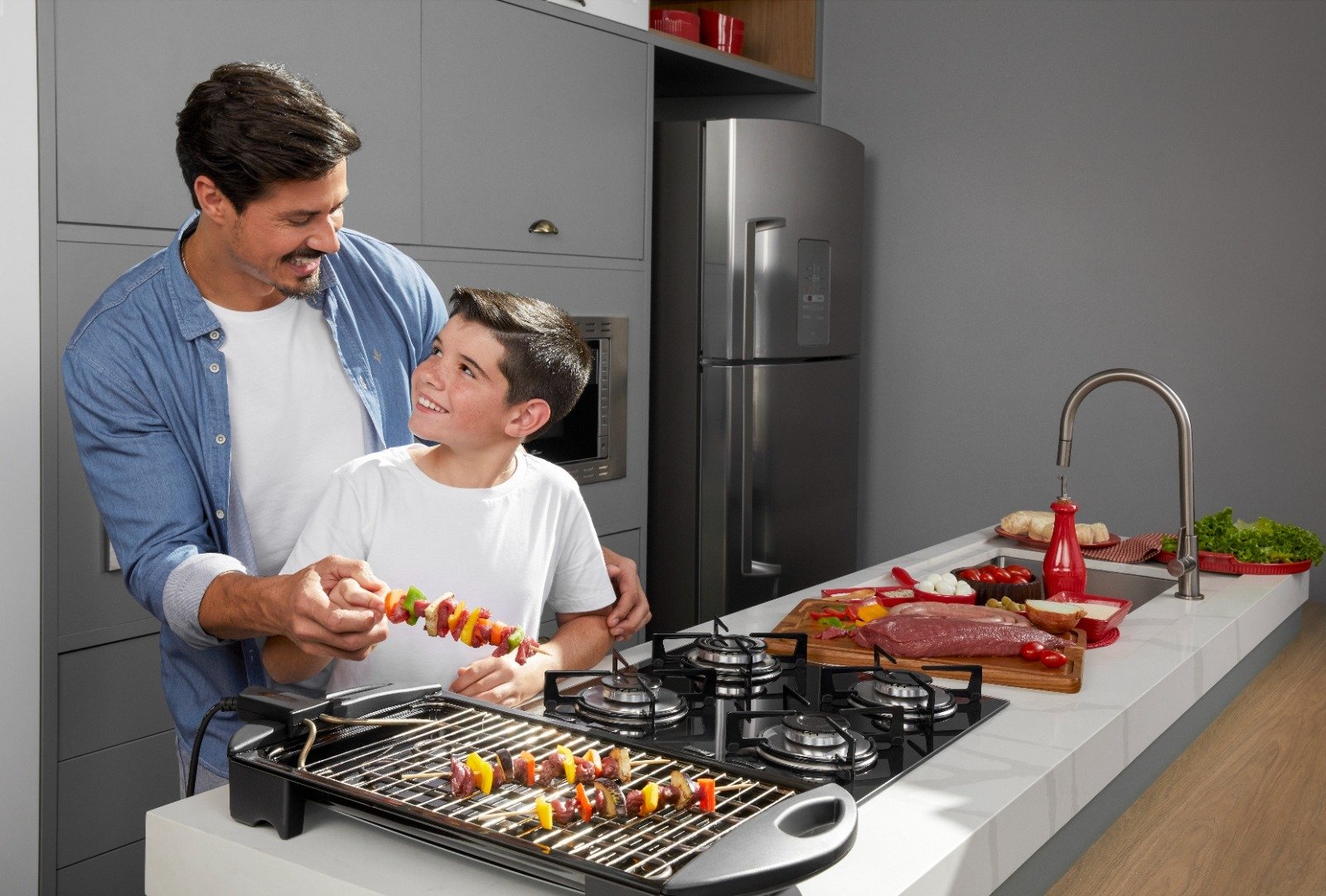 Campanha de Dia dos Pais da Fischer ressignifica a data e reforca estrategia da marca de conectar tecnologia e design com experiencias familiares Foto Divulgacao